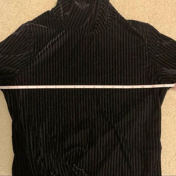 Sno Skins Turtleneck Sweater - Picture 3 of 6